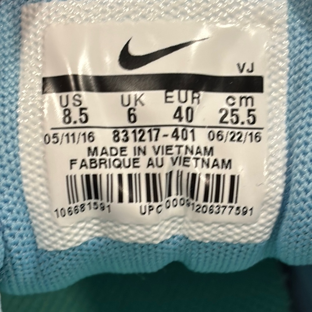 Nike Women's Light Blue and Mint Athletic Sneakers - Picture 8 of 8